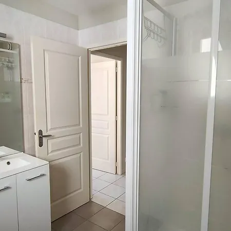 Apartment Bel F3 En Centre-ville Avec Balcon Et Parking, Proche Cures - Fr-1-703-196 *