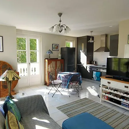 Bel F3 En Centre-ville Avec Balcon Et Parking, Proche Cures - Fr-1-703-196 *