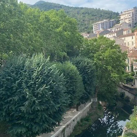 Bel F3 En Centre-ville Avec Balcon Et Parking, Proche Cures - Fr-1-703-196 Apartman *