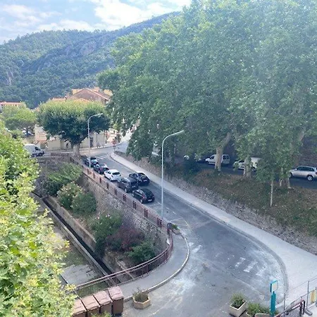Bel F3 En Centre-ville Avec Balcon Et Parking, Proche Cures - Fr-1-703-196 *