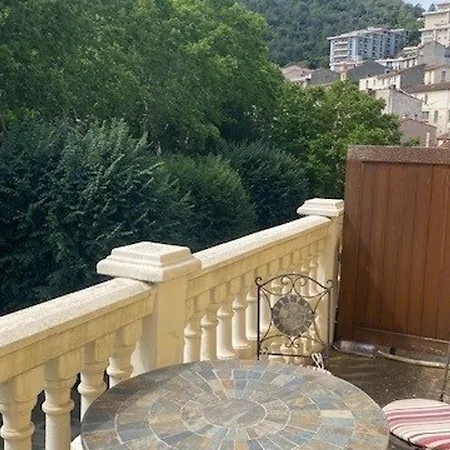 Bel F3 En Centre-ville Avec Balcon Et Parking, Proche Cures - Fr-1-703-196 Daire *