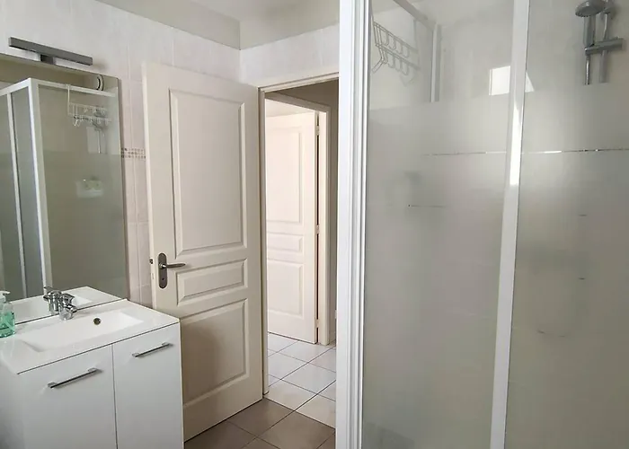 아파트 Bel F3 En Centre-ville Avec Balcon Et Parking, Proche Cures - Fr-1-703-196 *