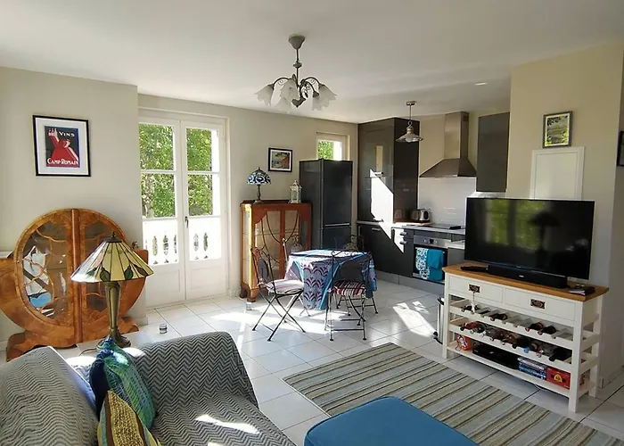 Bel F3 En Centre-ville Avec Balcon Et Parking, Proche Cures - Fr-1-703-196 *