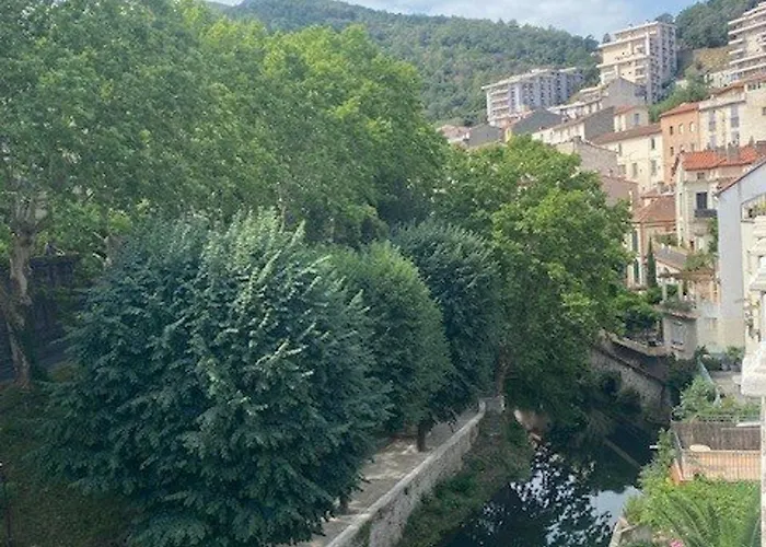 Bel F3 En Centre-ville Avec Balcon Et Parking, Proche Cures - Fr-1-703-196 아파트 *