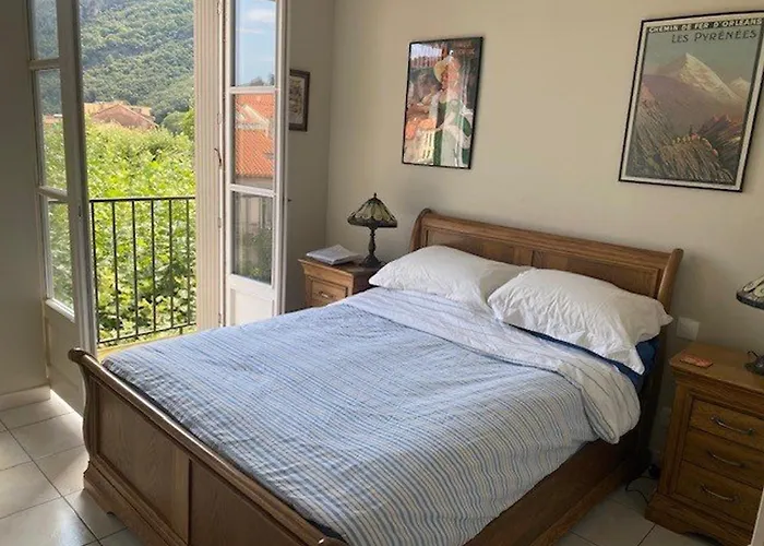 아파트 Bel F3 En Centre-ville Avec Balcon Et Parking, Proche Cures - Fr-1-703-196 *
